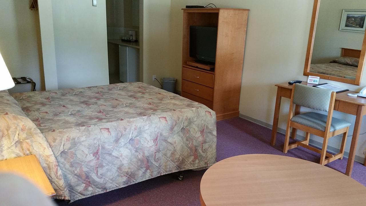 فالماونت Yellowhead Motel المظهر الخارجي الصورة